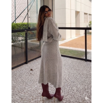 Conjunto Tricot Blusa com Cachecol Fixo Saia Midi com Fenda