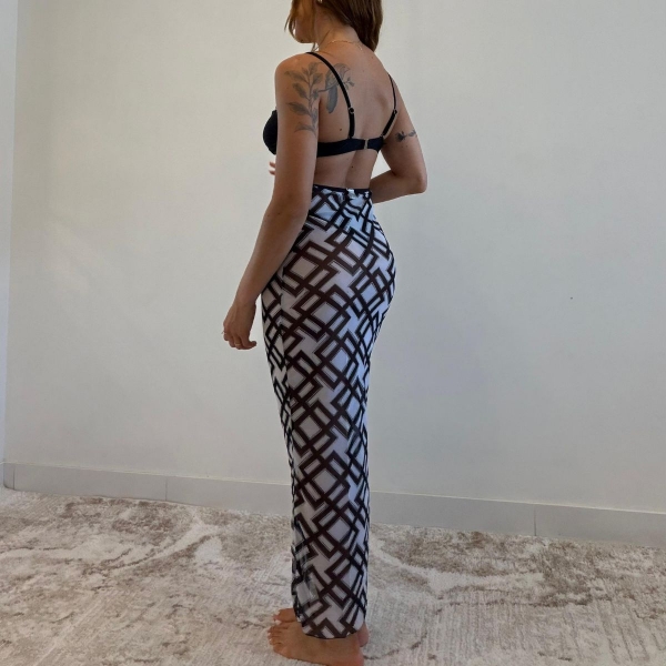 Kit Biquini e Saída Estampa Gráfica Detalhe Metal No Top - Preto