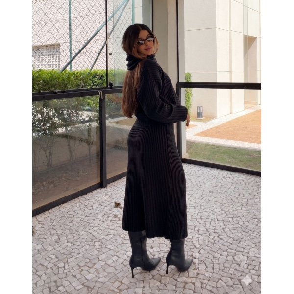 Conjunto Tricot Blusa com Cachecol Fixo Saia Midi com Fenda - Preto