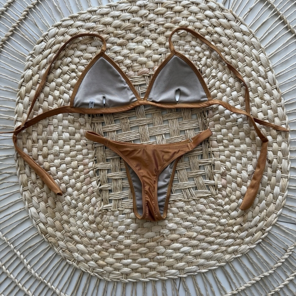 Biquíni Top Fixo e Calcinha Fita Lateral - Caramelo