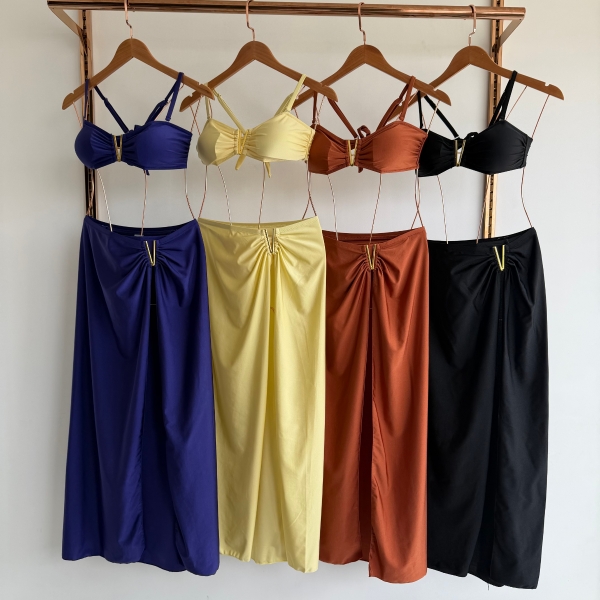 Trio Com Top E Saia Longa Detalhe Em V E Calcinha Ajustável - Roxo