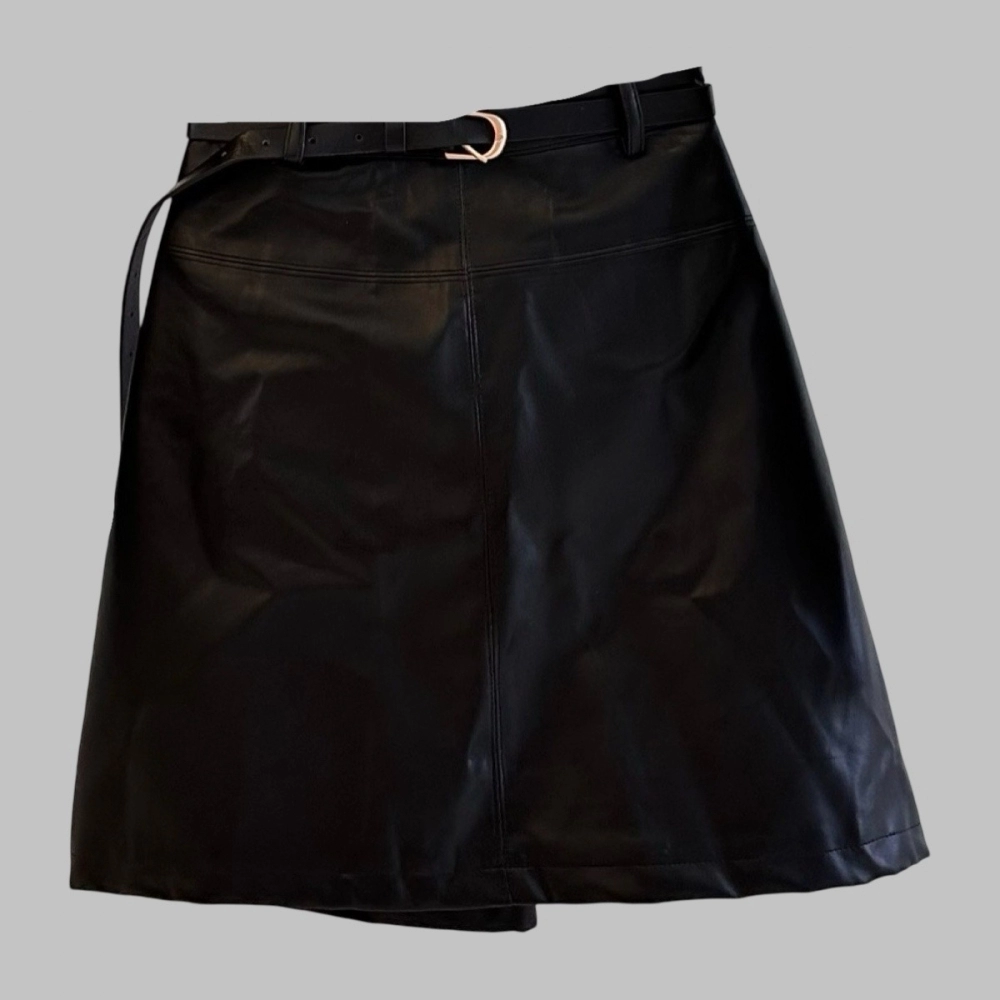 Saia De Couro Com Cinto E Zíper Lateral - Preto