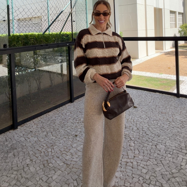 Conjunto Tricot Feminino Blusa Polo Listrada Zíper e Calça - Areia