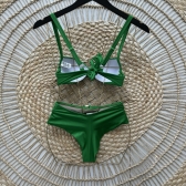 Biquíni Estilo Retrô Hot Pants Com  Cintinho Charmoso - Verde