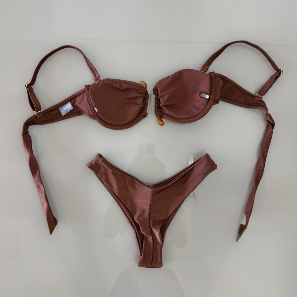 Kit Biquini Aplique Em Pedraria + Saia Com Amarração Frontal - Marrom