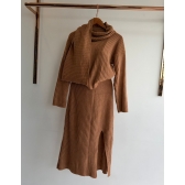 Conjunto Tricot Blusa com Cachecol Fixo Saia Midi com Fenda - Caramelo