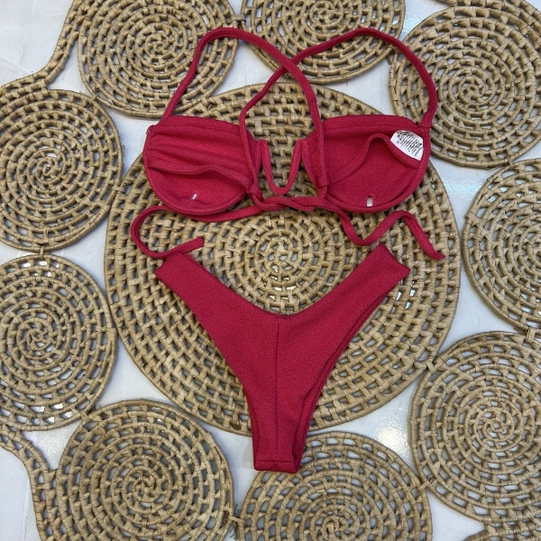 Kit 03 Itens Biq Aro V Canelado Calcinha Asa Delta e Saia - Vermelho