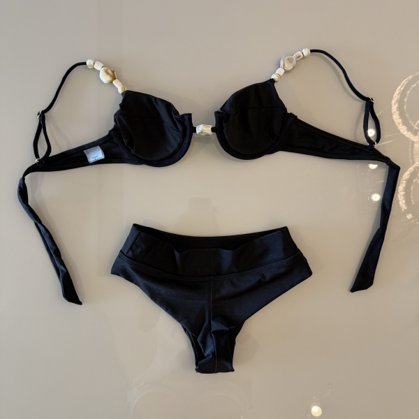 Biquíni Meia Taça Cintura Alta Com Pedraria Nas Alças - Preto