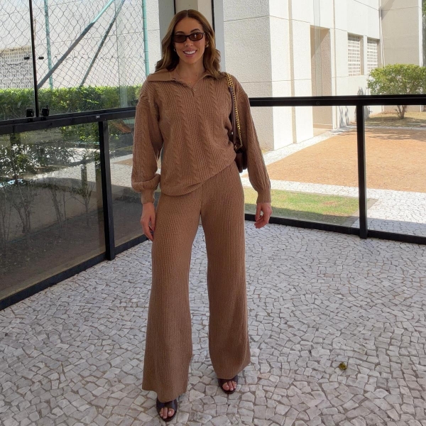 Conjunto Tricot Mousse Blusa Gola Polo Botões e Calça - Caramelo