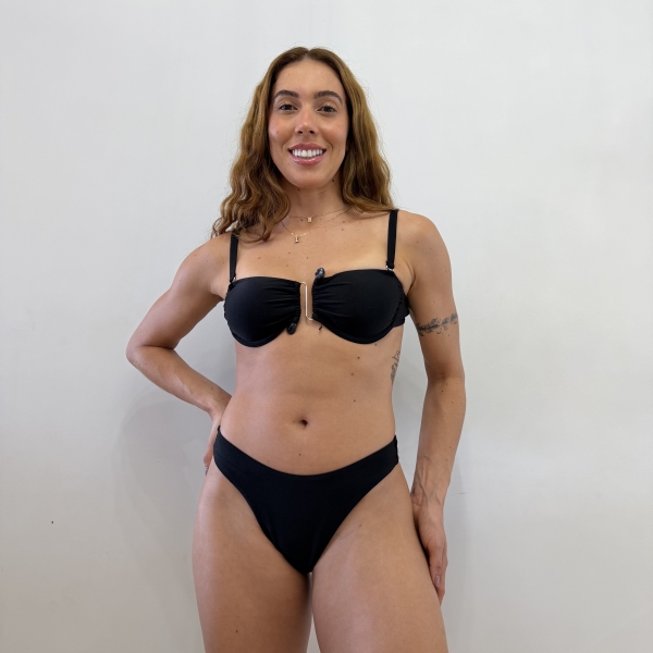 Kit Biquini Aplique Em Pedraria + Saia Com Amarração Frontal - Preto