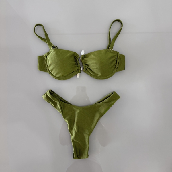 Kit Biquini Aplique Em Pedraria + Saia Com Amarração Frontal - Verde Oliva