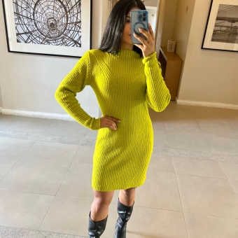 Vestido De Tricot Mousse Curto Canelado