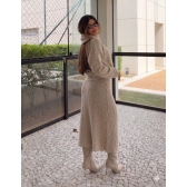 Conjunto Tricot Blusa com Cachecol Fixo Saia Midi com Fenda - Areia