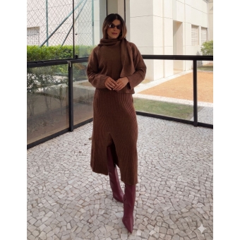 Conjunto Tricot Blusa com Cachecol Fixo Saia Midi com Fenda
