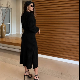 Vestido Midi Com Detalhe Corpete Assimétrico E Fendas