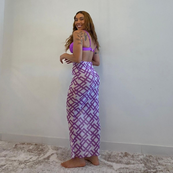 Kit Biquini e Saída Estampa Gráfica Detalhe Metal No Top - Roxo