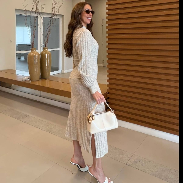 Vestido Midi Com Detalhe Corpete Assimétrico E Fendas - Areia