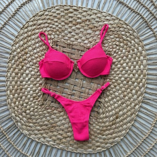 Biquíni Texturizado Com Detalhe Metálico No Centro - Pink