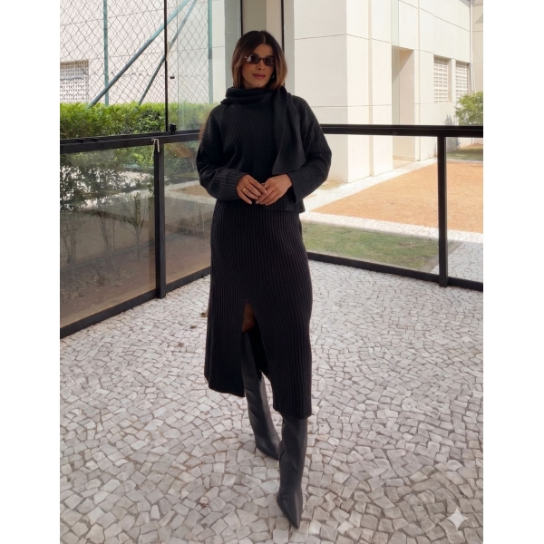Conjunto Tricot Blusa com Cachecol Fixo Saia Midi com Fenda - Preto