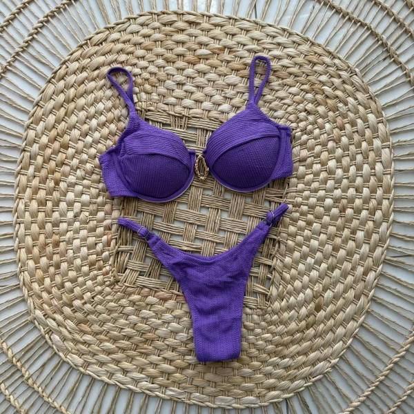 Biquíni Texturizado Com Detalhe Metálico No Centro - Roxo