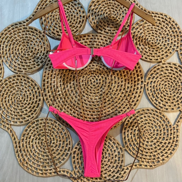 Biquíni Texturizado Com Detalhe Metálico No Centro - Pink