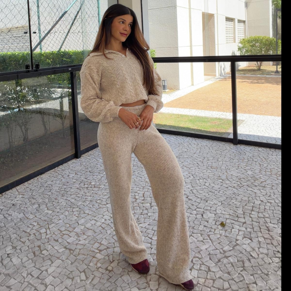 Conjunto Tricot Mousse Blusa Gola Polo Botões e Calça - Areia