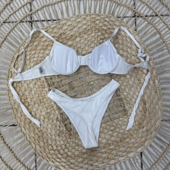 Trio Biquíni Texturizado Com Saia Transpassada