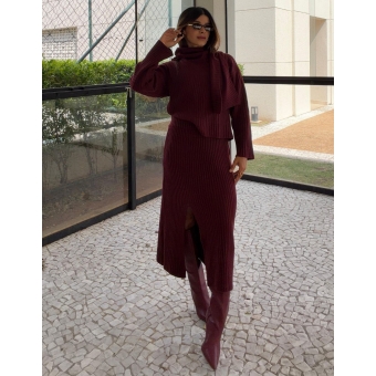 Conjunto Tricot Blusa com Cachecol Fixo Saia Midi com Fenda