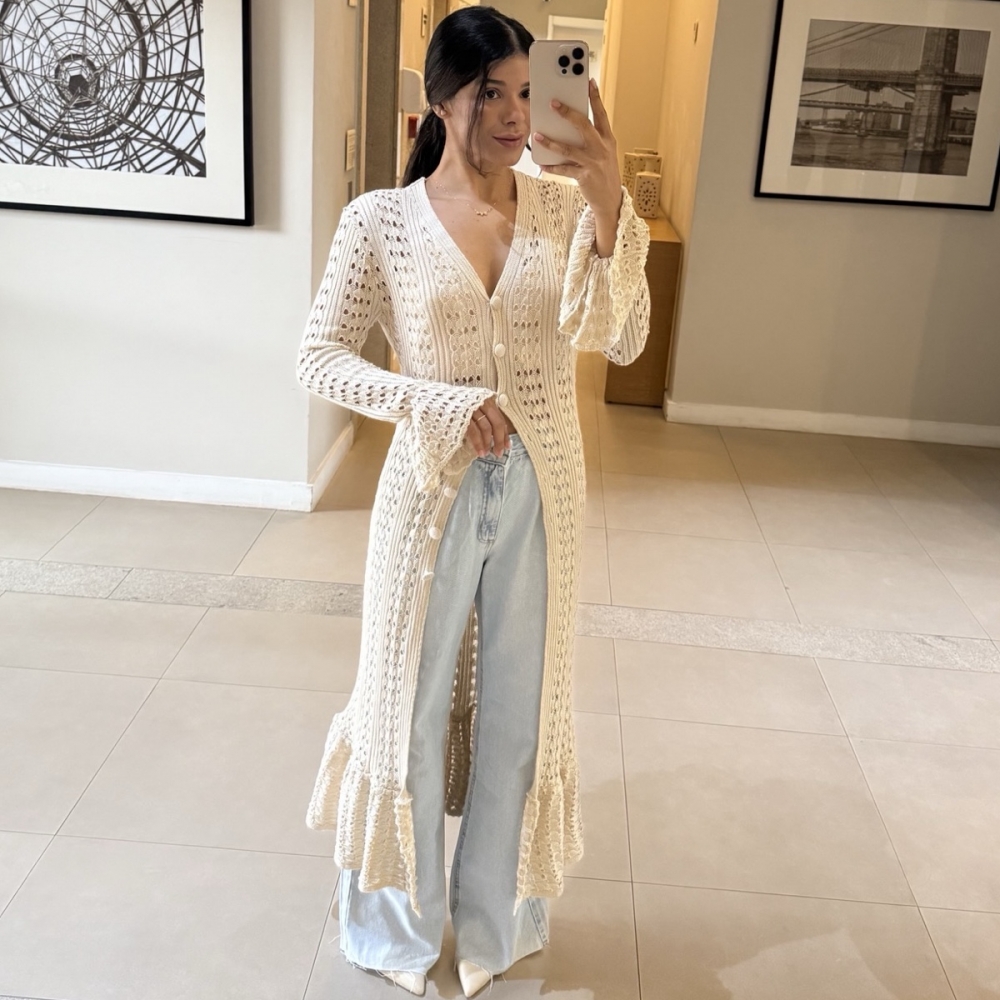 Maxi Cardigan Tricot Longo com Botões e Manga Flare - Off