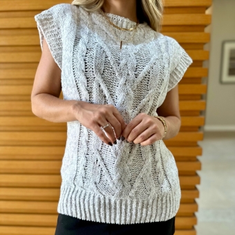 Colete Tricot Mousse Com Detalhes Frontal