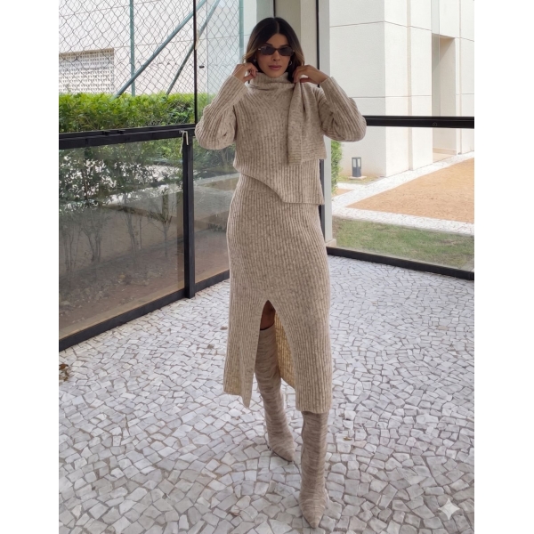 Conjunto Tricot Blusa com Cachecol Fixo Saia Midi com Fenda - Areia