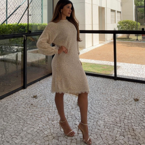 Vestido Tricot Mousse Feminino com Renda – Manga Longa - Bege