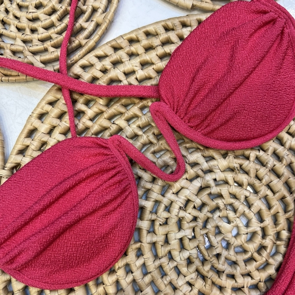 Kit 03 Itens Biq Aro V Canelado Calcinha Asa Delta e Saia - Vermelho