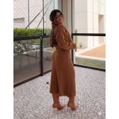 Conjunto Tricot Blusa com Cachecol Fixo Saia Midi com Fenda - Caramelo