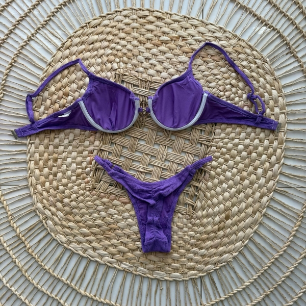 Biquíni Texturizado Com Detalhe Metálico No Centro - Roxo